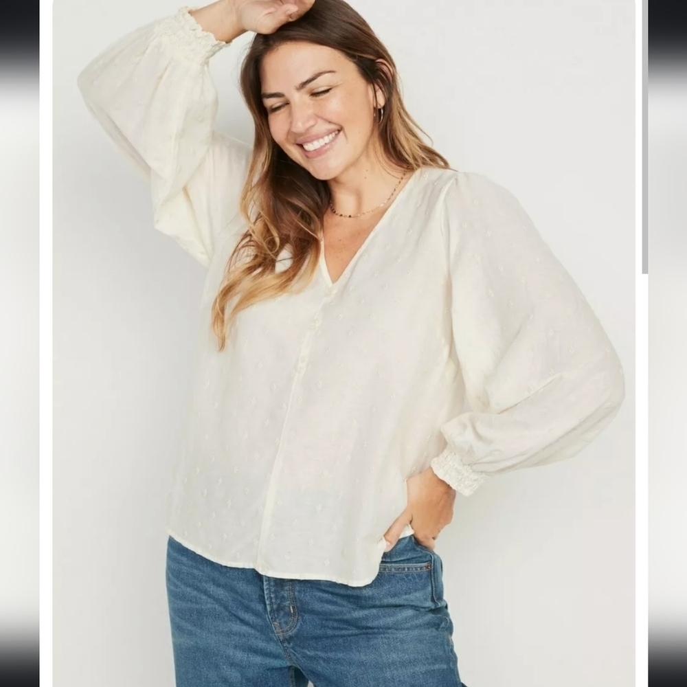 ⭐️40% Off⭐️ Old Navy Clip-Dot Blouse